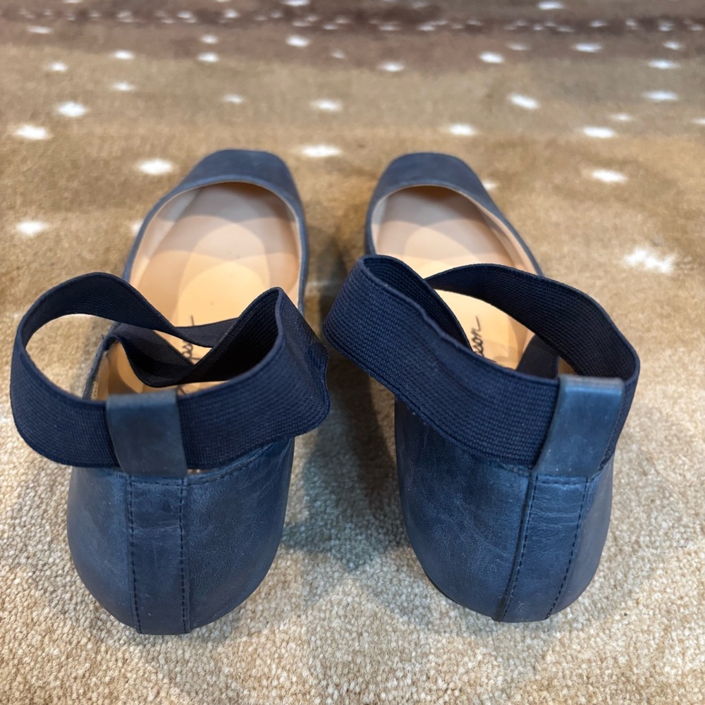 Jessica Simpson Leather Flats w/Elastic Ankle Strap - Picture 5 of 8